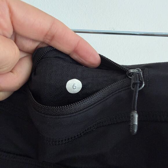 Lululemon Groovy Run Shorts Womens 6 Black 4.5'' Running Zip Pocket Athletic - Picture 5 of 8